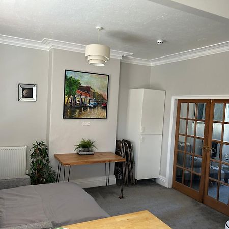 1 Bedroom Spacious Apartment リザム・セント・アンズ エクステリア 写真