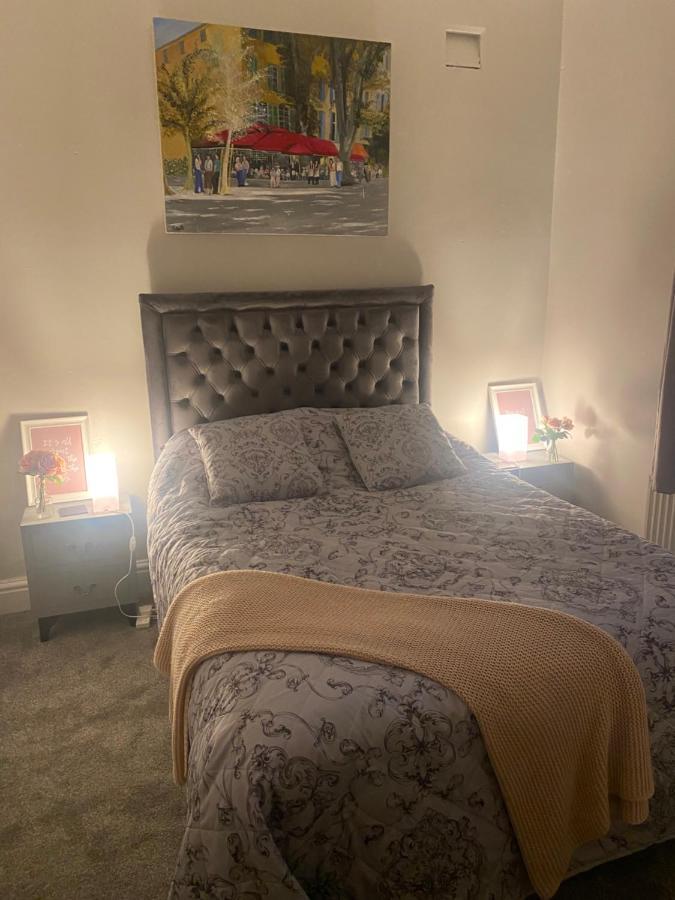 1 Bedroom Spacious Apartment リザム・セント・アンズ エクステリア 写真
