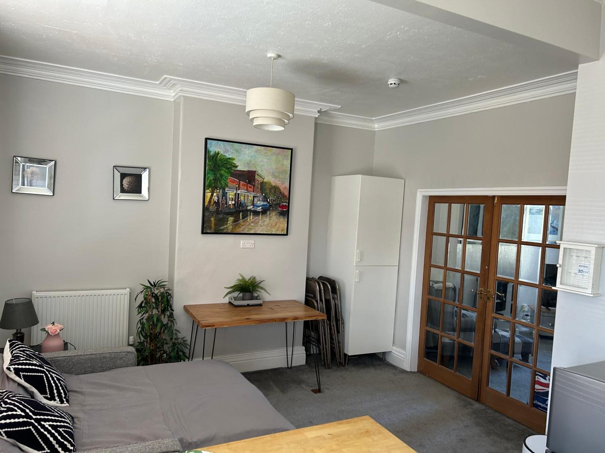 1 Bedroom Spacious Apartment リザム・セント・アンズ エクステリア 写真